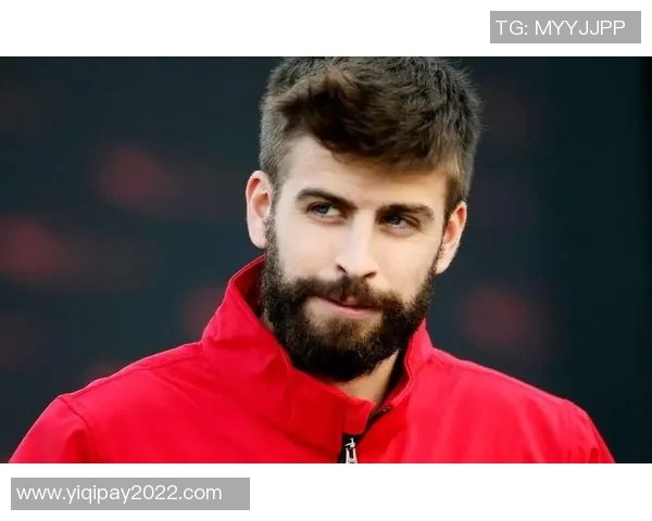 足球明星展现帅气风采的瞬间与魅力时刻解析