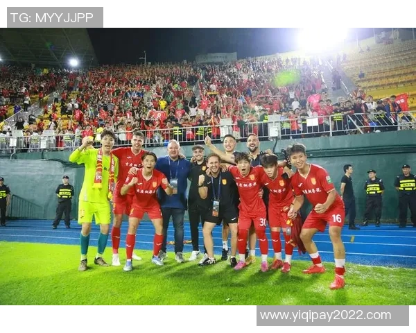 赛后分析:北京足球队与广州足球队的表现与状态对比解析 赛后分析:北京足球队与广州足球队的表现与状态对比解析