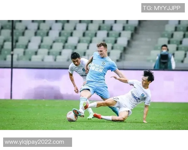 成都足球队在城市联赛中以80分高居榜首展现强劲实力 成都足球队在城市联赛中以80分高居榜首展现强劲实力