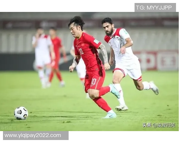 足球明星闪耀登场海报盛宴尽显球场魅力与激情瞬间 足球明星闪耀登场海报盛宴尽显球场魅力与激情瞬间